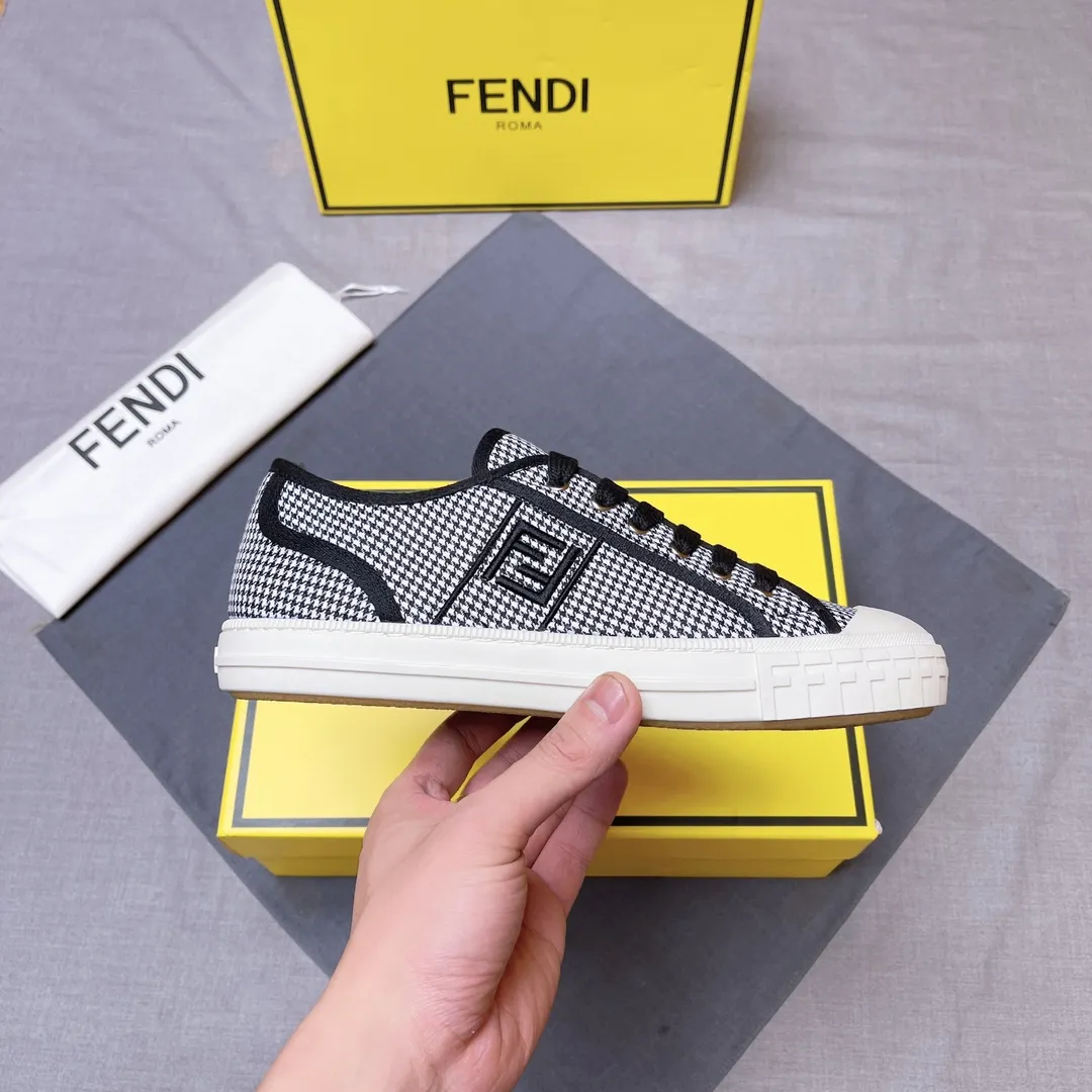 P380 men's shoes 💰Fendǐ Domino sneakers with jacquard FF pattern, embossed FF pattern on the toe, canvas upper, TPU customized outsole Size: 38-45 (customized for 45) No. 018